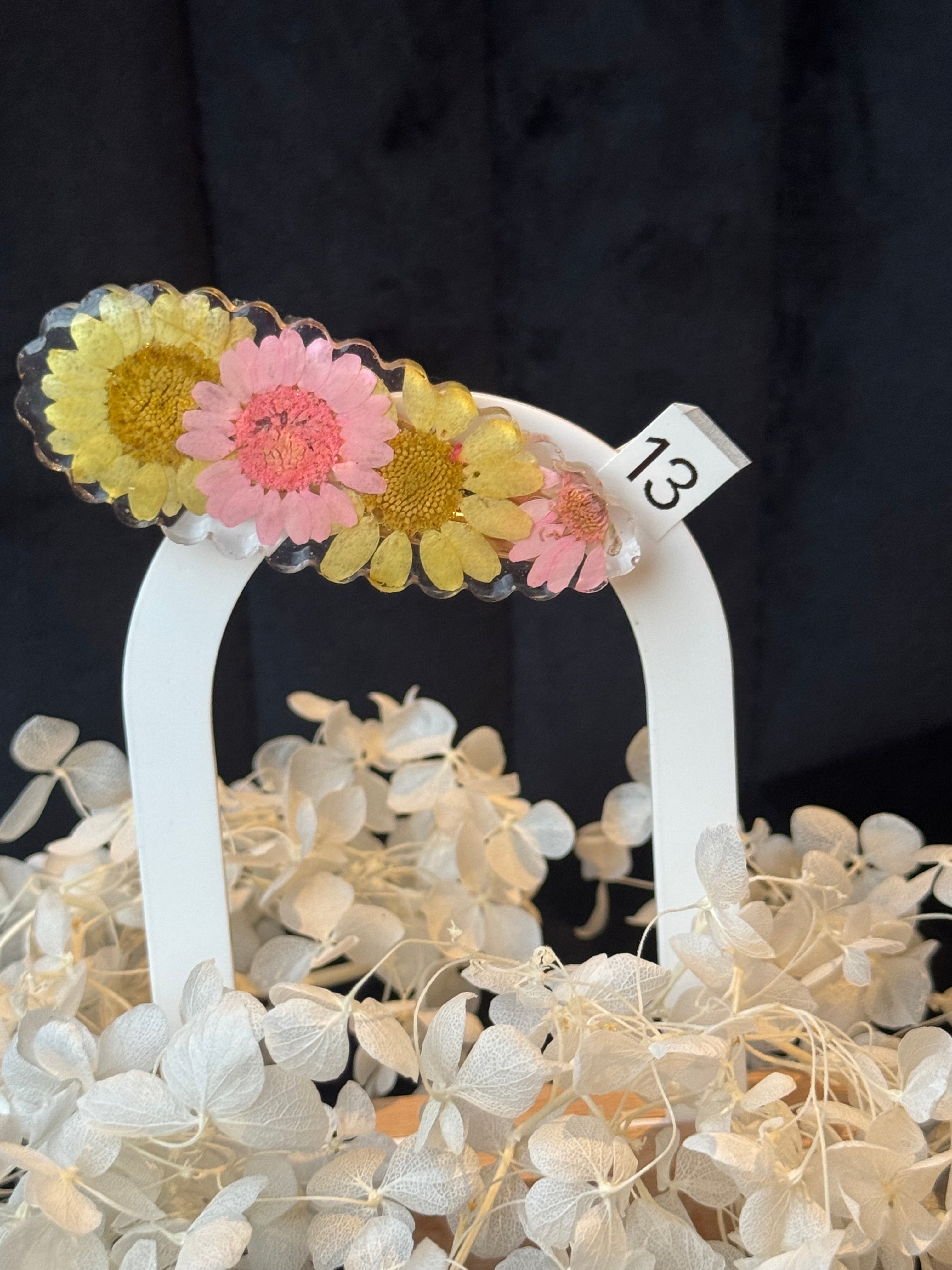 🌸Barrette en résine fleurs séchées et feuille d’or