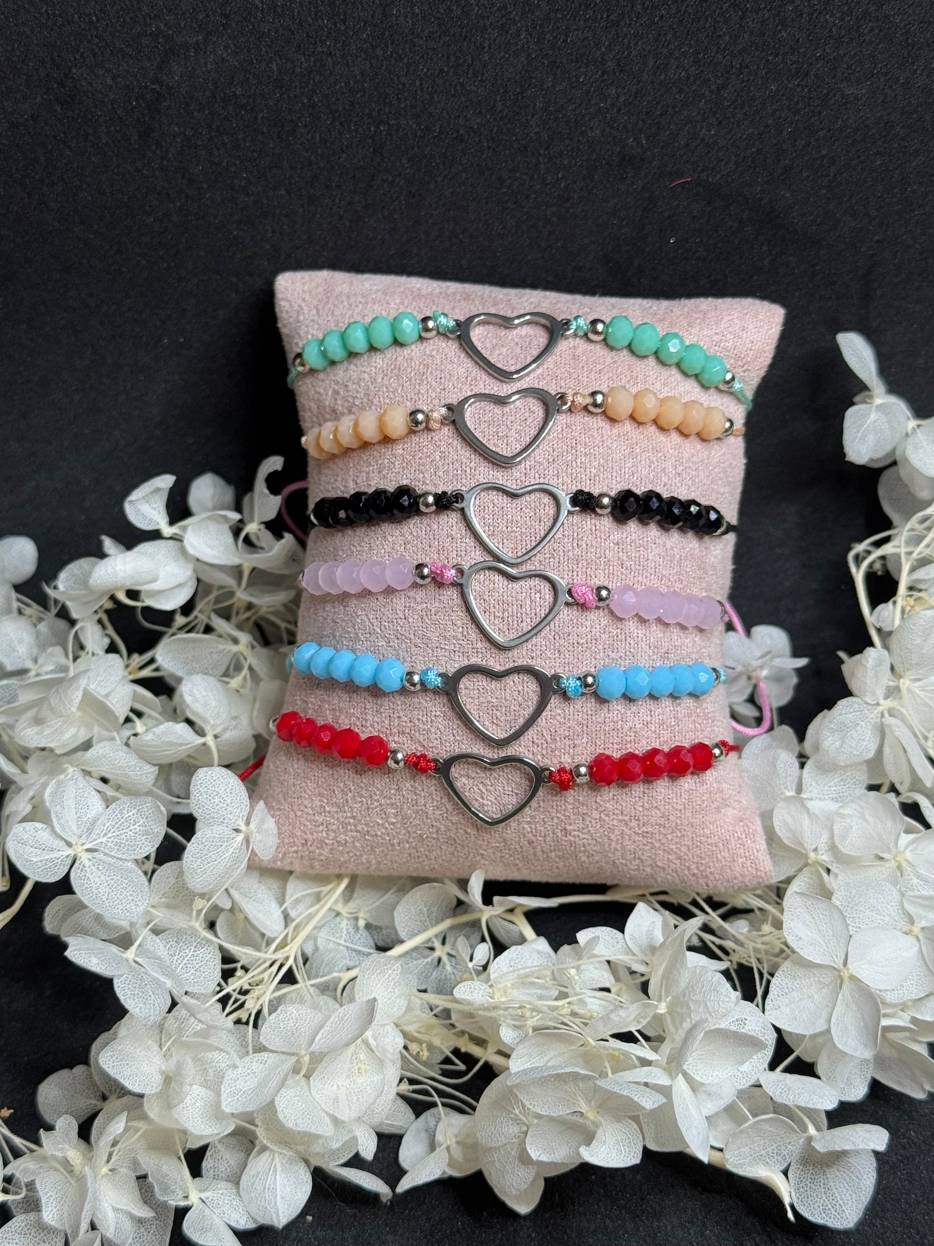 ❤️ Bracelets Cœur métallique au centre et perles éclatantes