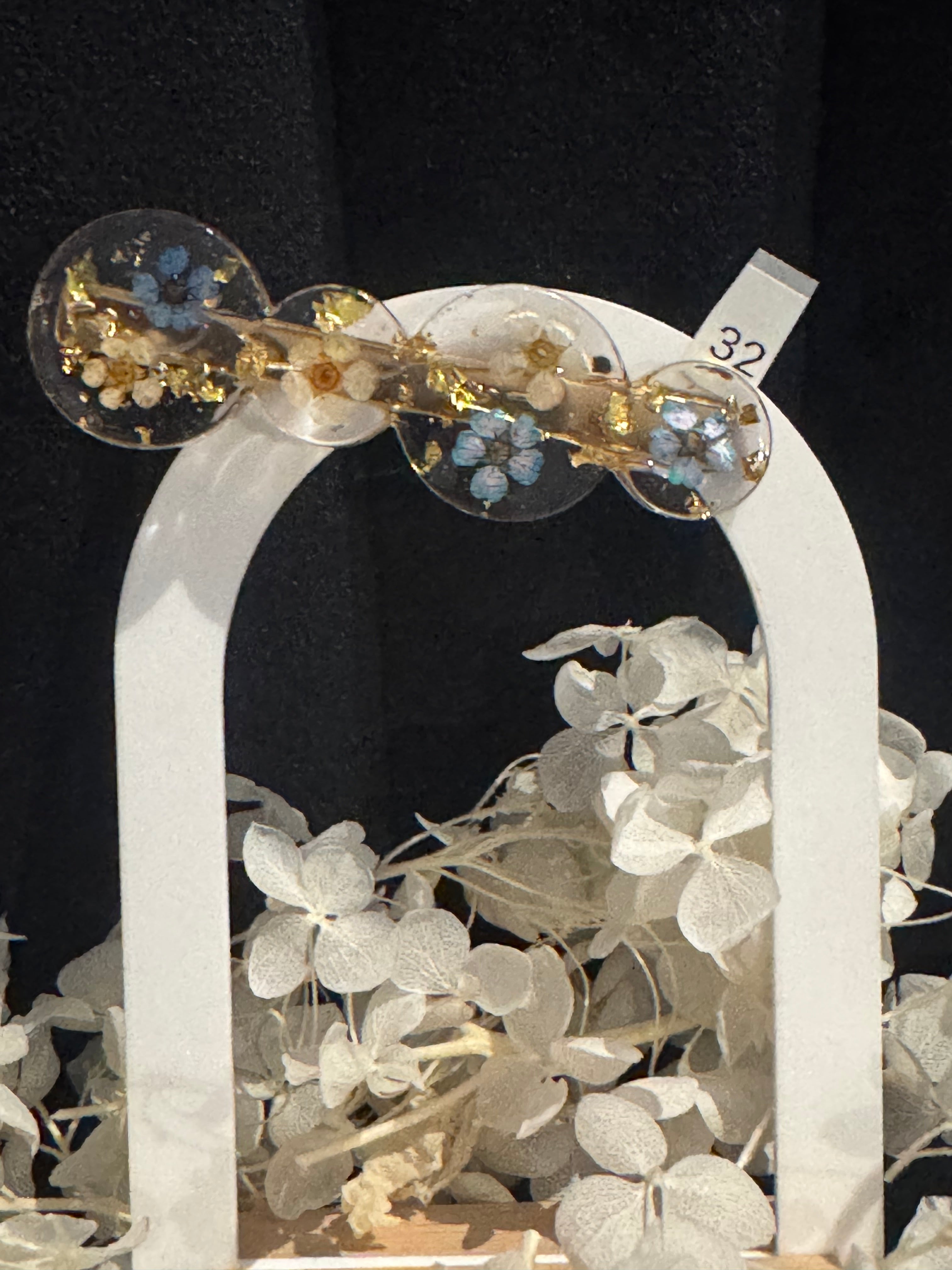 🌸Barrette en résine fleurs séchées et feuille d’or