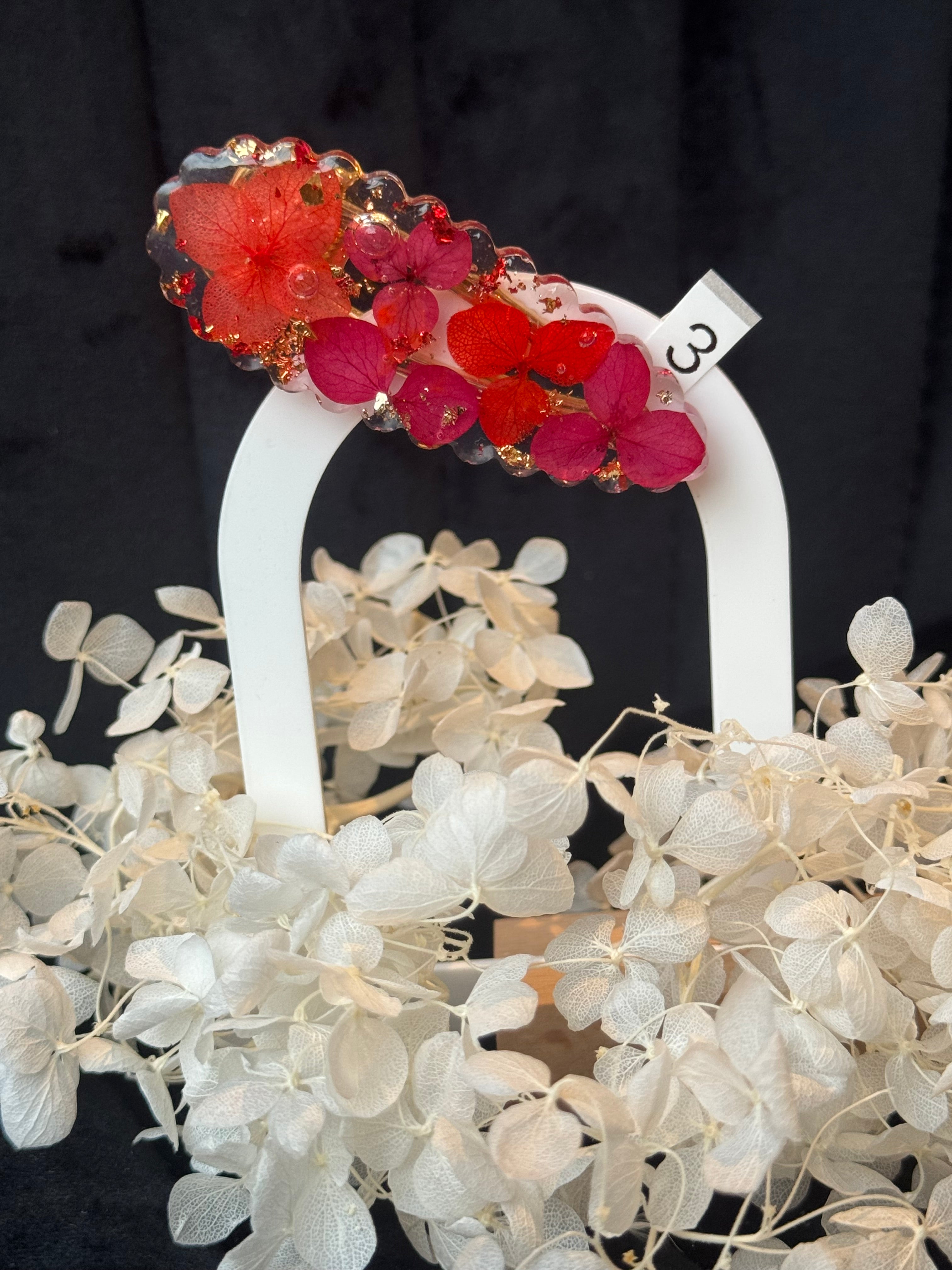 🌸Barrette en résine fleurs séchées et feuille d’or