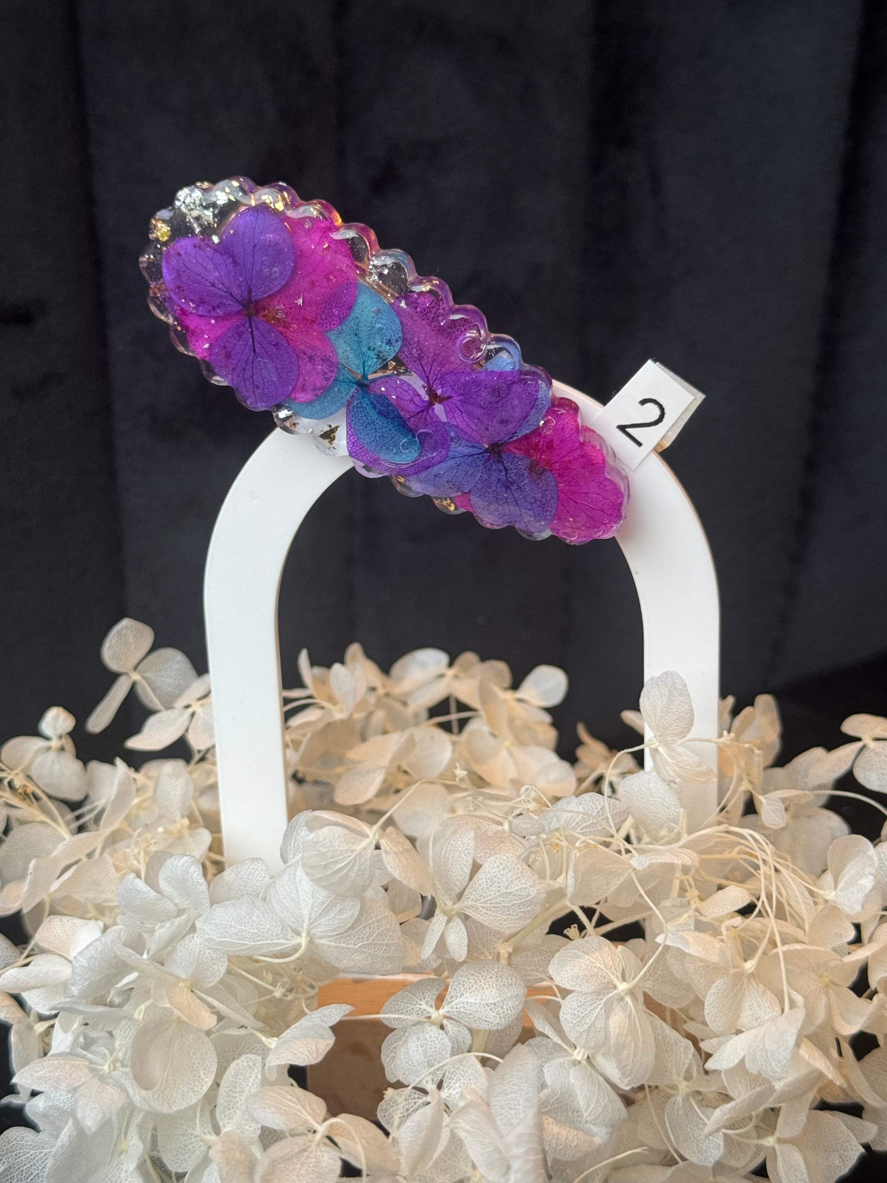 🌸Barrette en résine fleurs séchées et feuille d’or