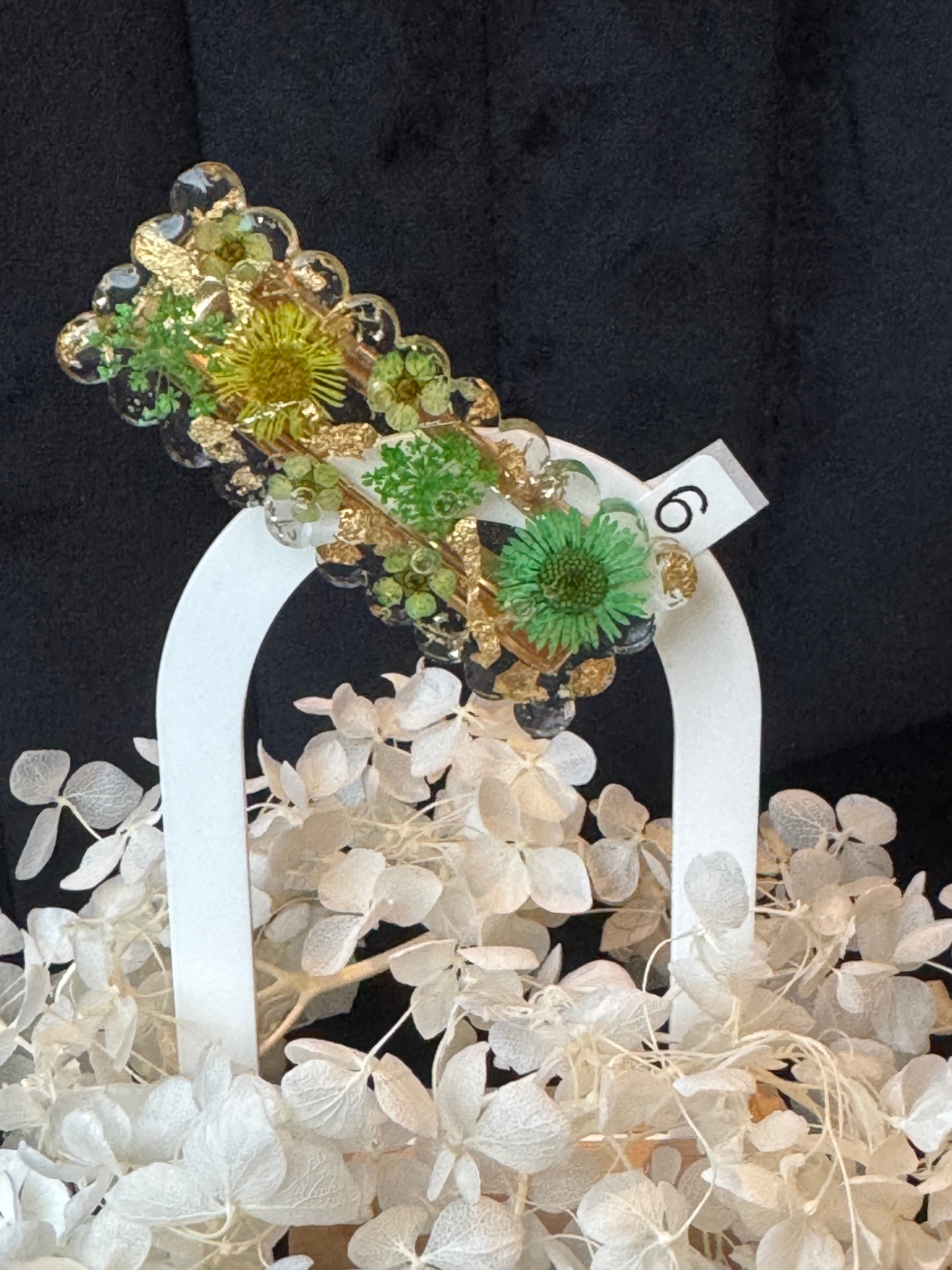 🌸Barrette en résine fleurs séchées et feuille d’or